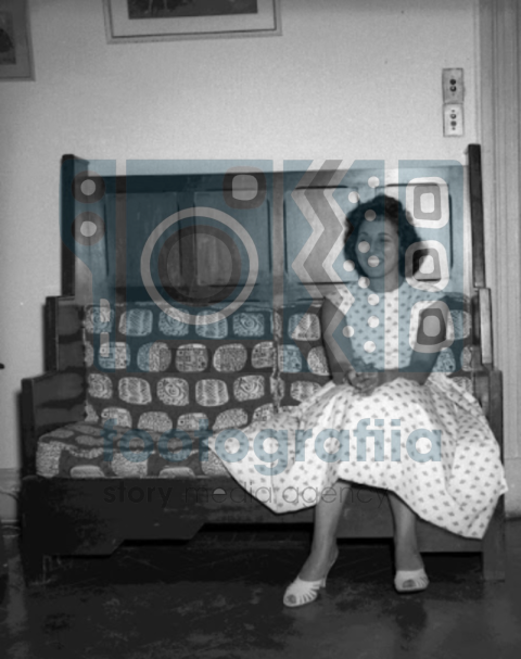 الفنانة لبنى عبد العزيز