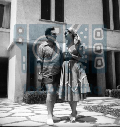 الفنان أنور وجدي وزوجته ليلى فوزي عام 1954